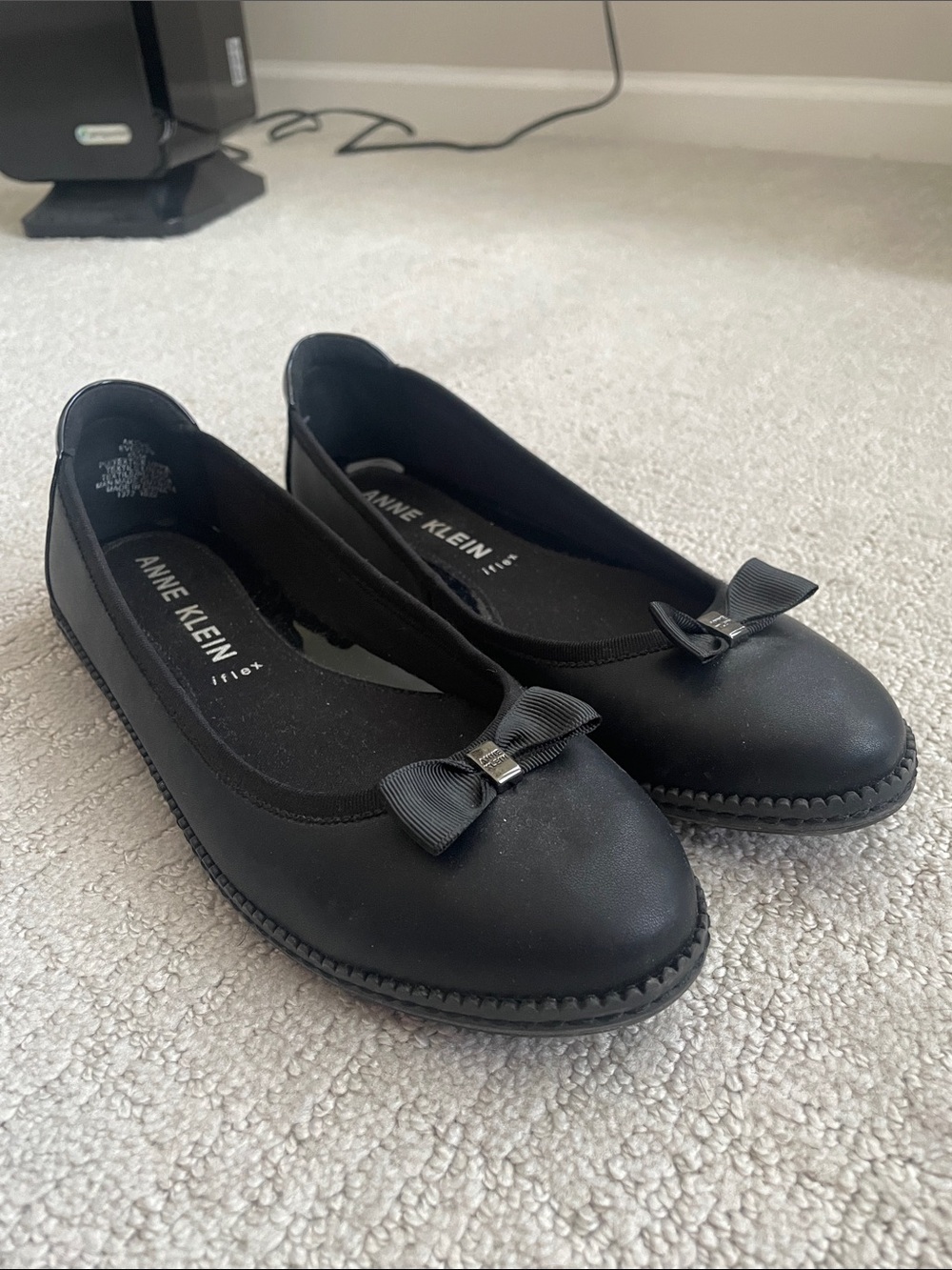 Anne Klein Black Ribbon Accent Flat Size 6.5 - Picture 3 of 7